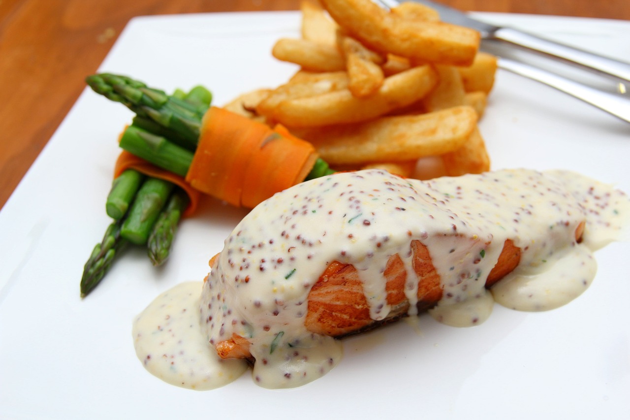 Salmón al horno con patatas