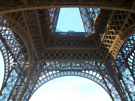 Eiffeltårnet, Paris, Lav Vinkel
