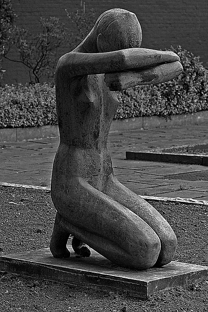 Free Eat Gruga Sculpture photo and picture