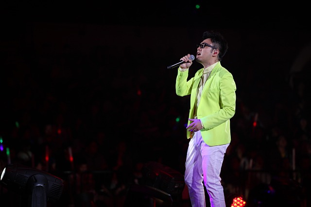 Wang Zhengliang, Konzert, Singen