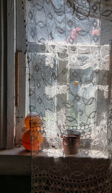 Ventana, Cortina, Una Casa Vieja