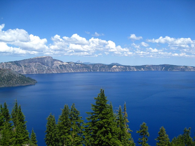 Free Crater Lake Cascade Mountains photo and picture