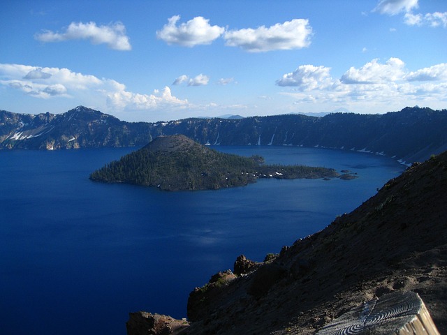 Free Wizard Island Crater Lake photo and picture