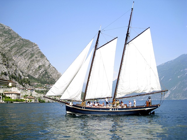 Free Ship Garda photo and picture
