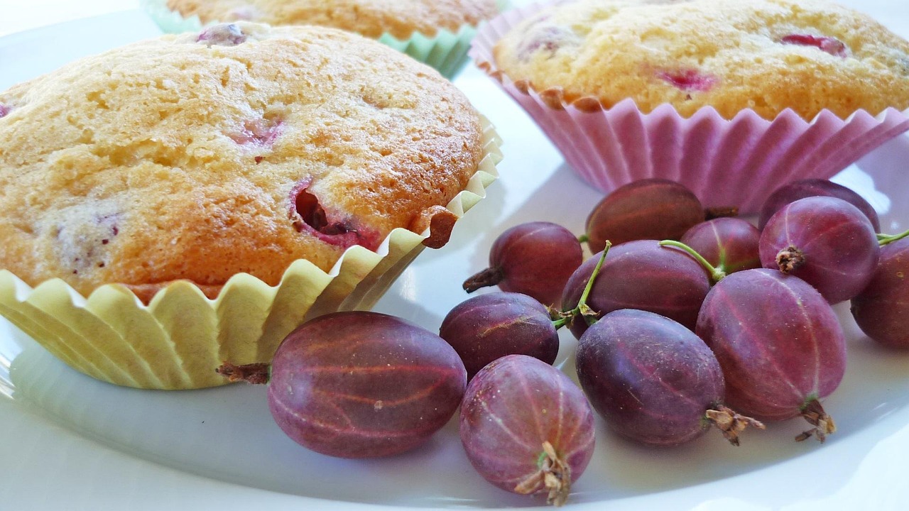 https://cdn.pixabay.com/photo/2015/06/04/20/26/muffins-797821_1280.jpg