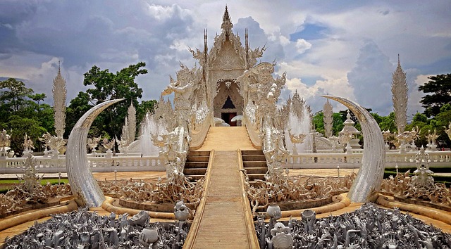 Free Wat Rong Khun Chiang Rai photo and picture
