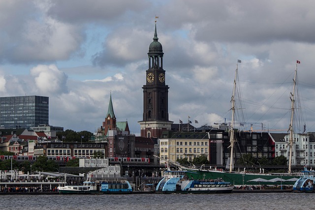 Free Landungsbrücken Hamburg photo and picture