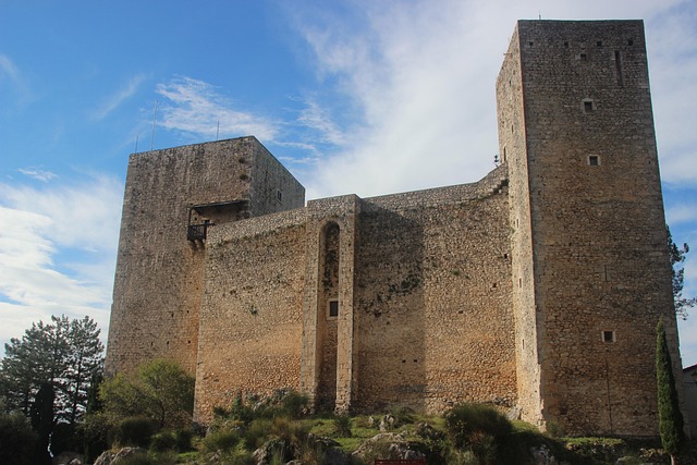 Free Pereto Castle Of The Column photo and picture