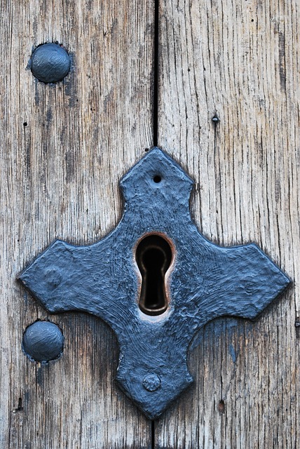 Free Keyhole Iron photo and picture