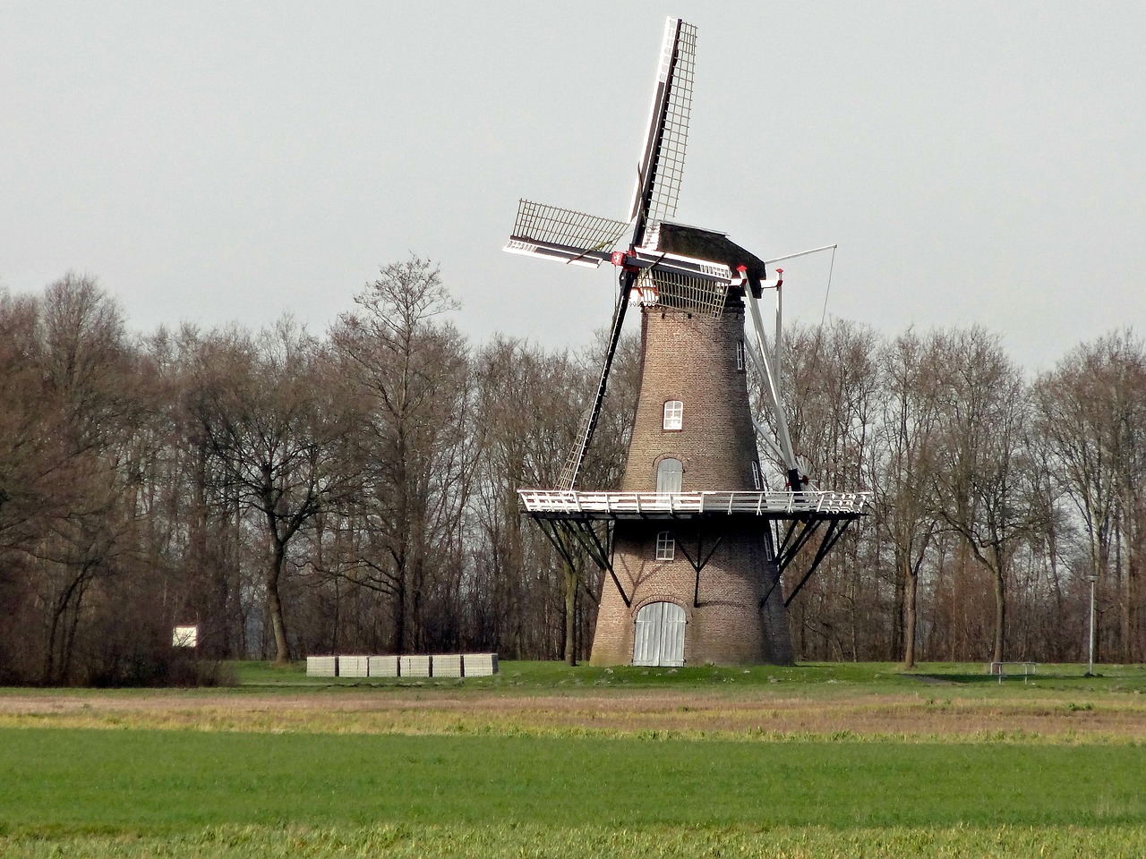 Windmill - free online jigsaw puzzle photo