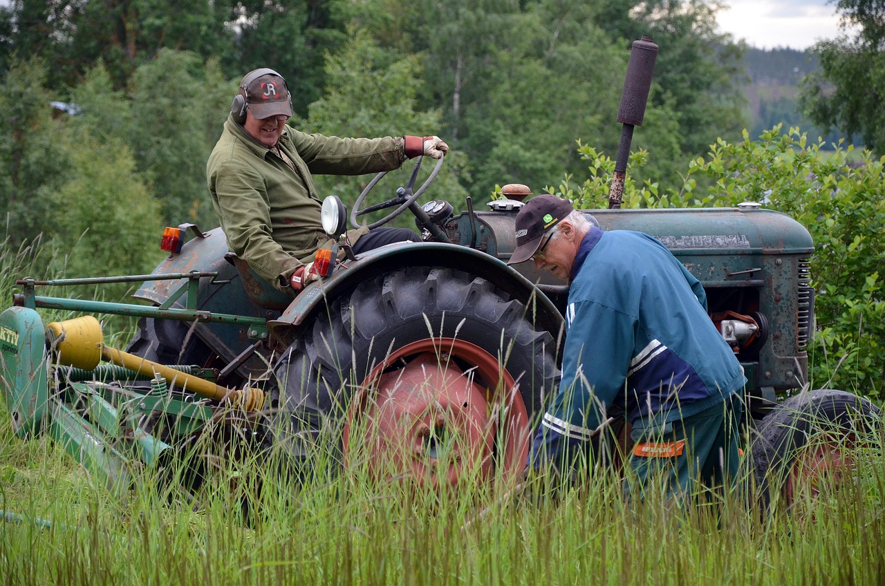 Download free HD stock image of Tractor Men Free Tractor Men photo and picture