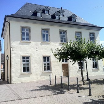 Free Bad Neueahr House photo and picture