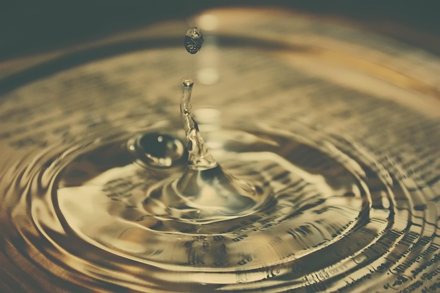 Wassertropfen, Wasser, Text, Unterwasser