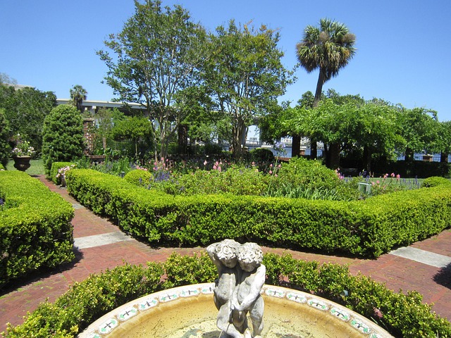 Free Gardens Fountain photo and picture