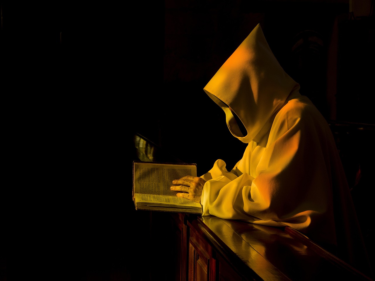 monastic-892682_1280.jpg