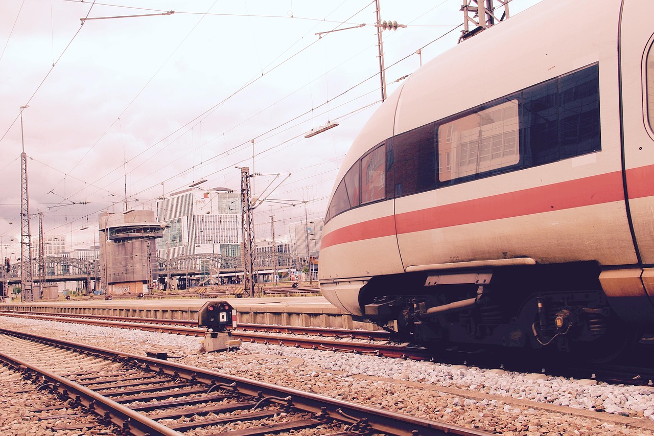 ICE am Münchner Hauptbahnhof – Anreise nach München