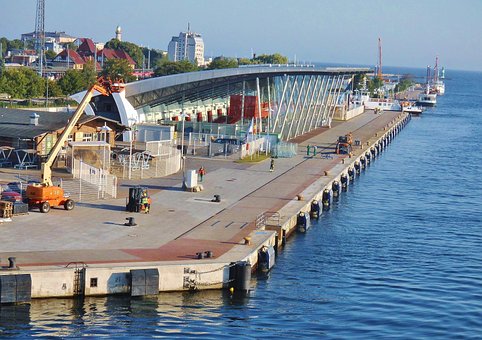 Warnemünde, Hafen, Kreuzfahrerkai, Aida