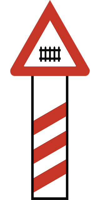 Warnung, Bahnübergang, Straßenschild