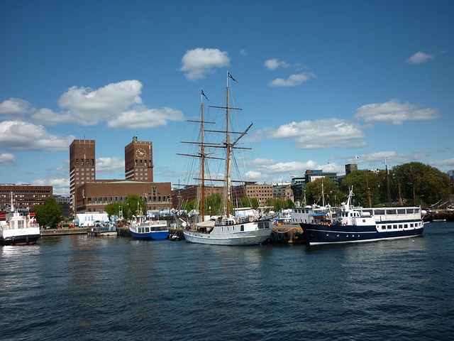 Free Oslo Town Hall photo and picture