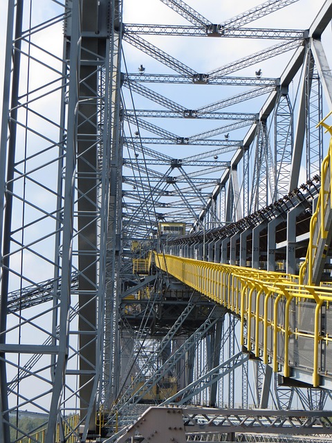 conveyor belt bridge, partial view, boom