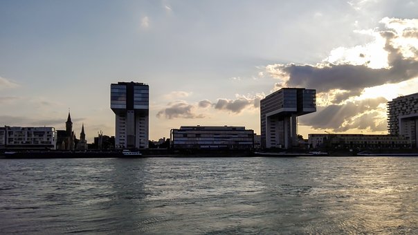 Fluss, Rhein, Kranhäuser, Dämmerung