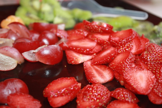 Free Strawberry Fruits photo and picture