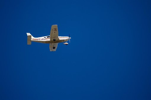 Free Airplane Flying photo and picture