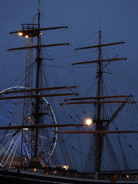 Een Schip, Maan, Haven, Avond