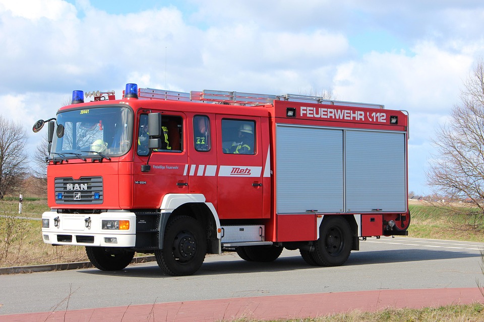 Feuerwehr Auto feuerwehrauto einsatz 183 kostenloses foto auf pixabay Feuerwehr Auto feuerwehrauto einsatz 183 kostenloses foto auf pixabay
