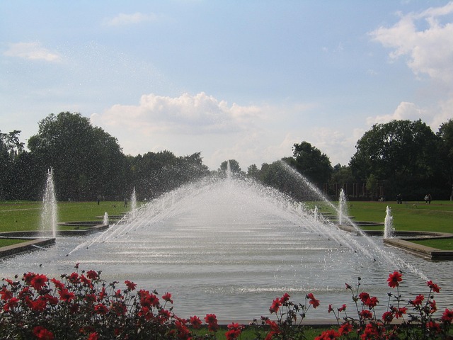 Free North Park Dusseldorf Fountain photo and picture