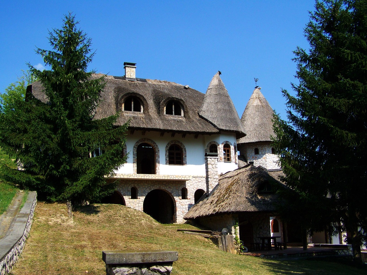 Thatched House - free online jigsaw puzzle photo