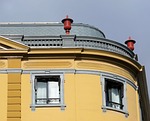 hotel des indes, roof, building