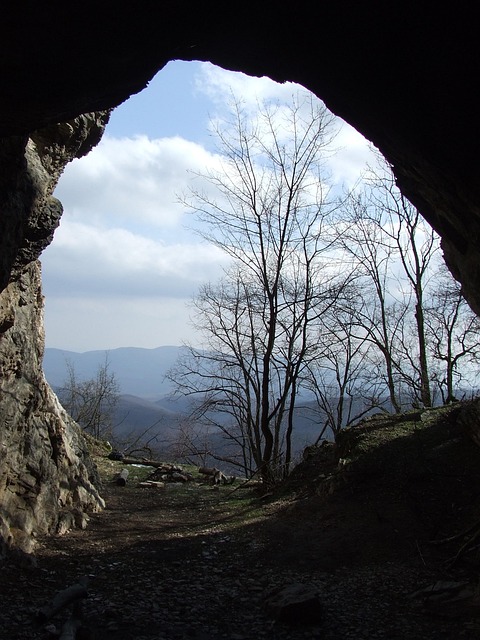 Pes-Stein, Höhle, Karst, Buchenplateau