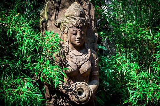 Bentuk-Bentuk Pelaksanaan Yadnya dalam Kehidupan Sehari-hari India, Patung, Dewi, Batu, Wanita, Angka