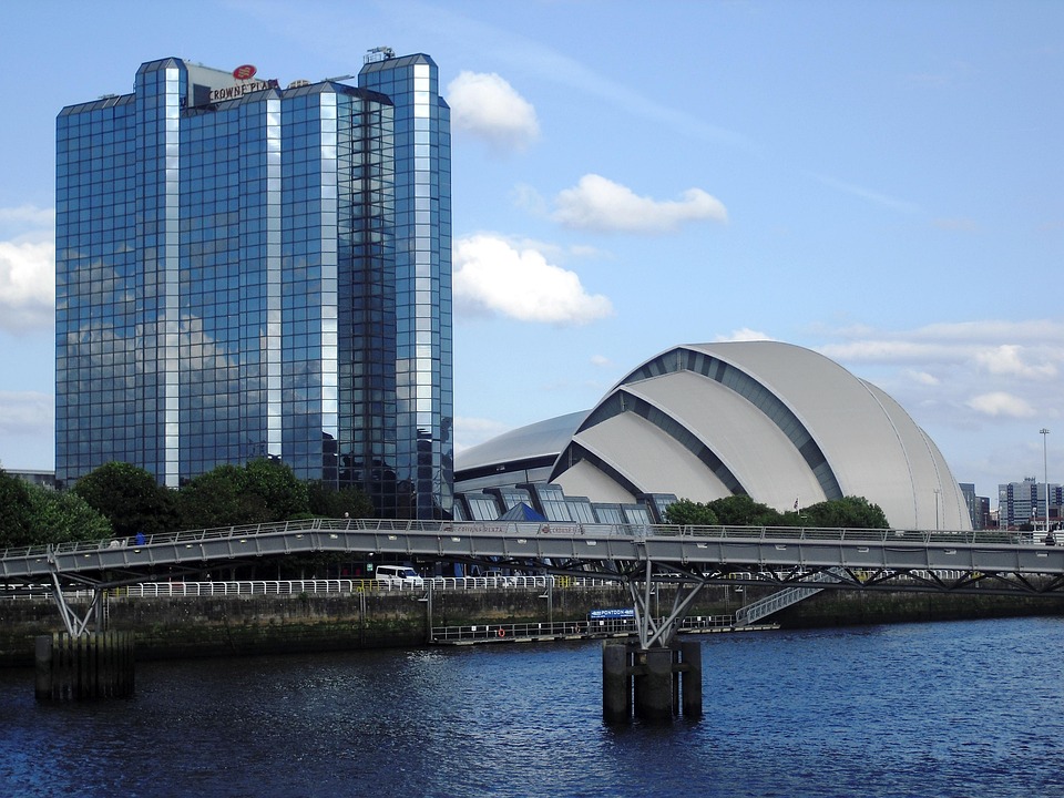 Glasgow Fiddler Steps In for Sharon at Corrs Hydro Gig: A Night to Remember - News Directory 3