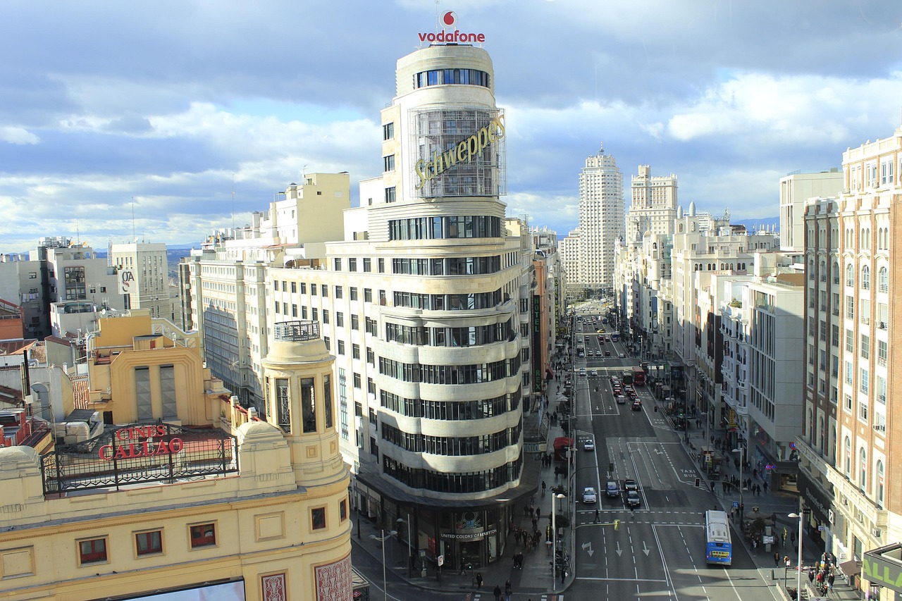 Obraz na płótnie gran vía, madrid, spain #968932 w salonie