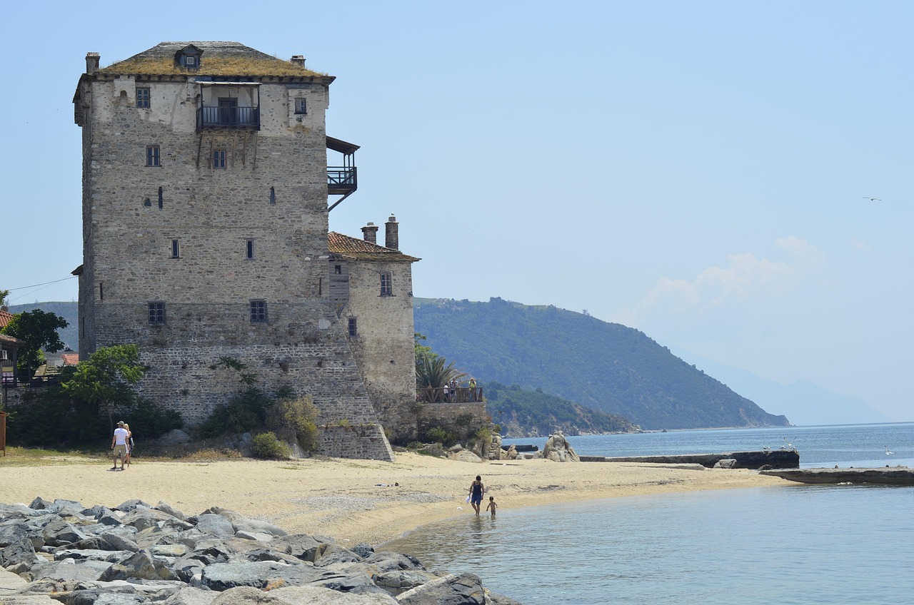 Mediterrane Küste mit Meer