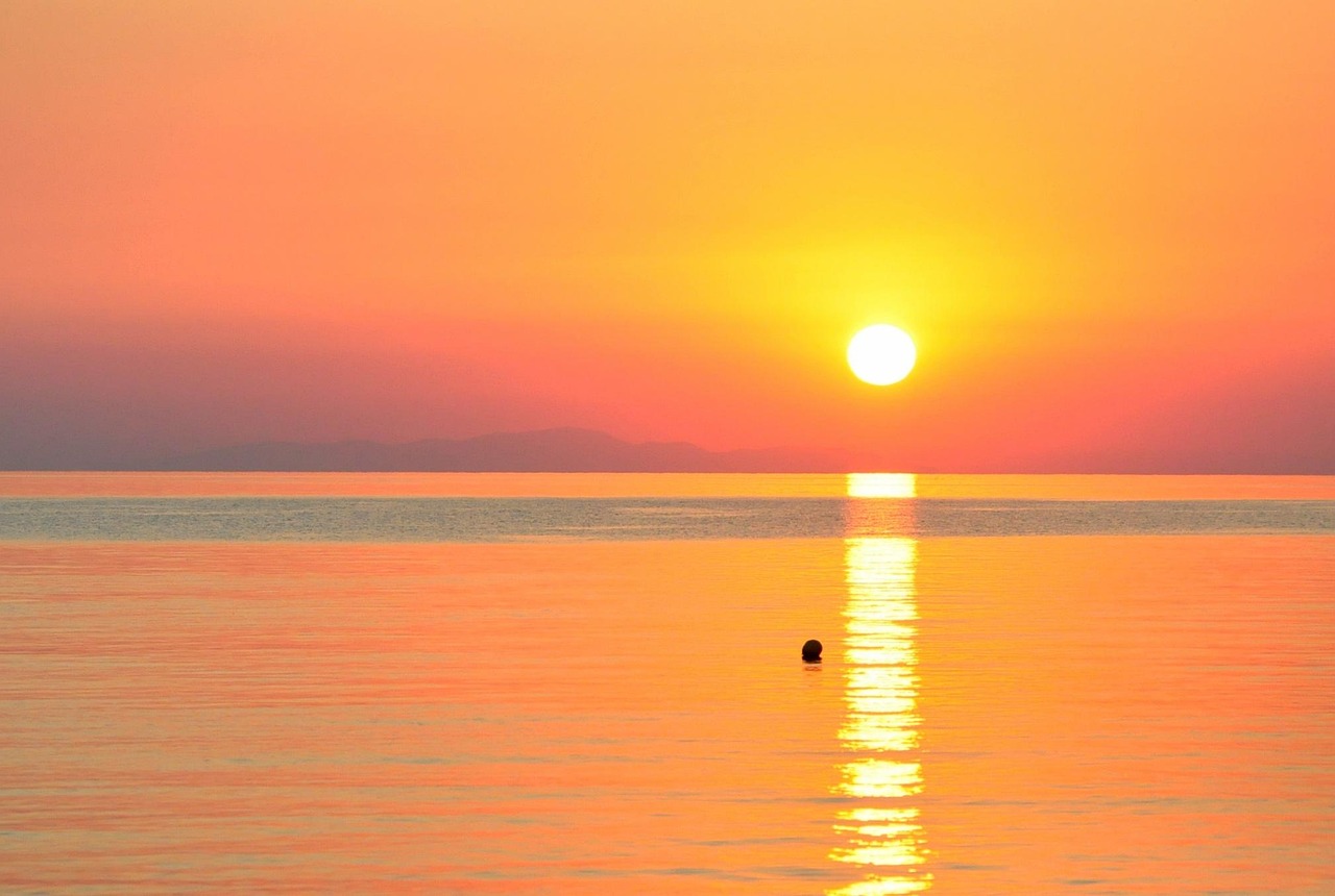 晚上的天空是橙色的代表什么 thassos-972570_1280.jpg