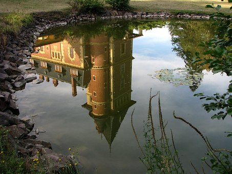 Ungaria, Parádsasvár, Faimos, Castel