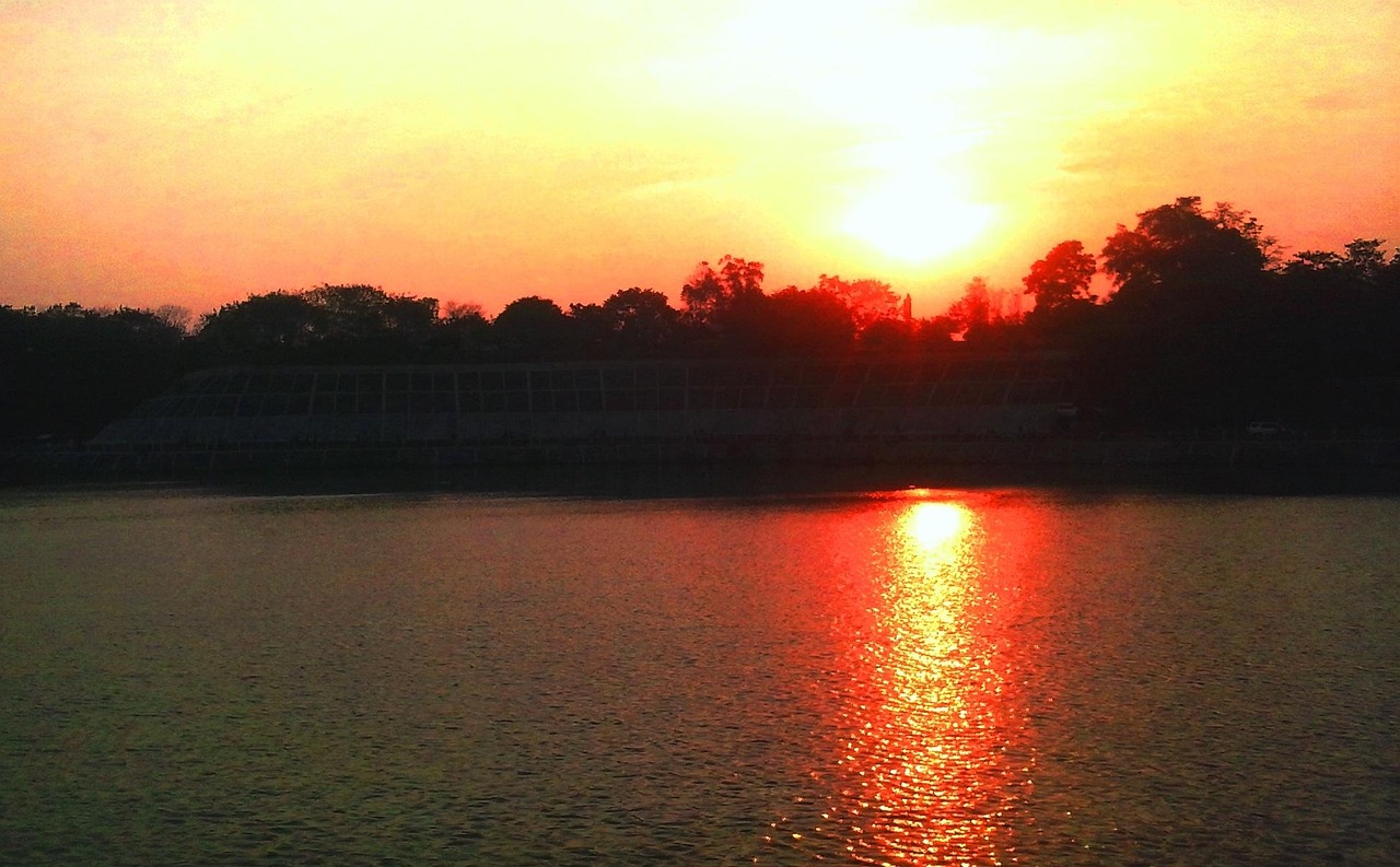sunset-985694_1280.jpg