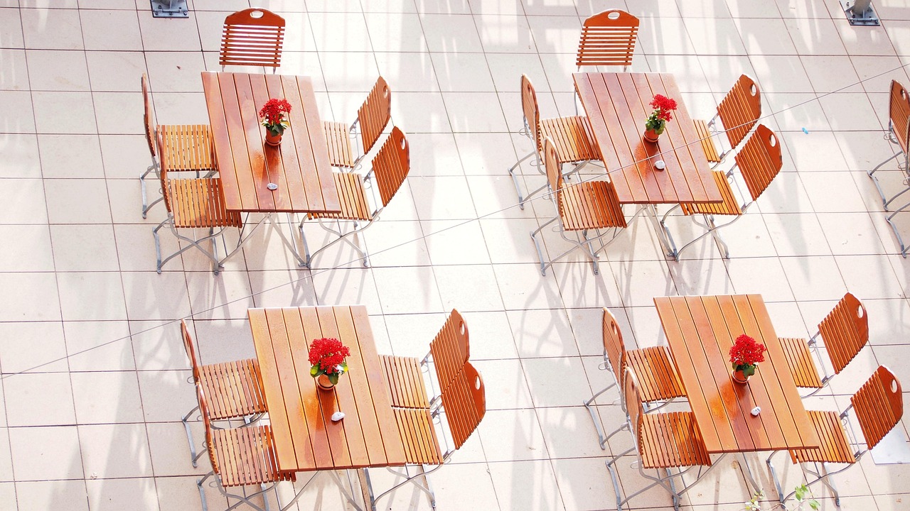 Tables - free online jigsaw puzzle photo