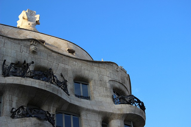 Free Building Casa Milla photo and picture