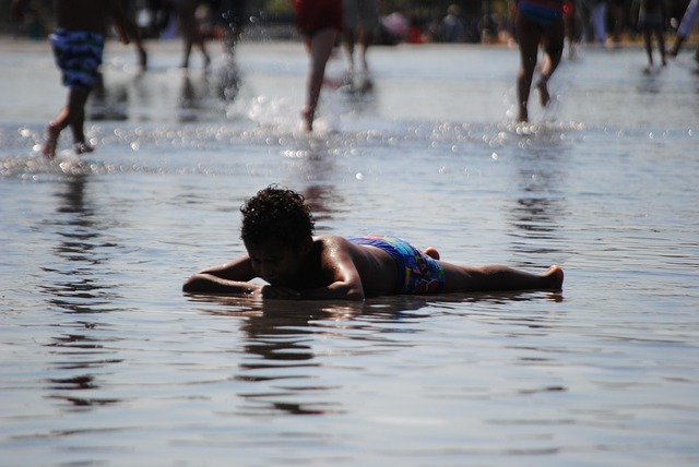 Meisje In Het Water, Meisje Dat Ligt
