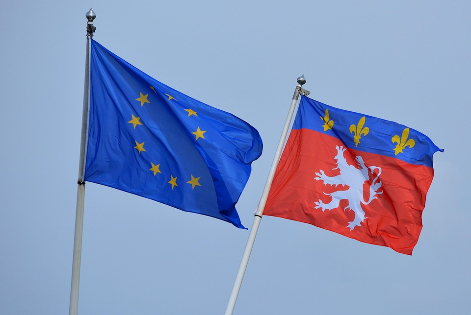 Drapeaux, Lyon, Lion, Europe, Battement
