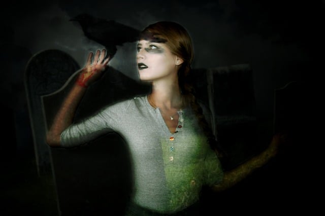 Free halloween the ghost cemetery illustration