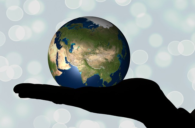 Download free HD stock image of Hand Keep Free hand keep globe illustration
