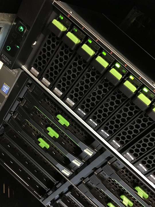 Servere spiller en sentral rolle innenfor webhosting.