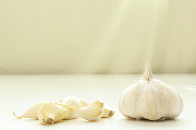 Free Garlic Raw photo and picture