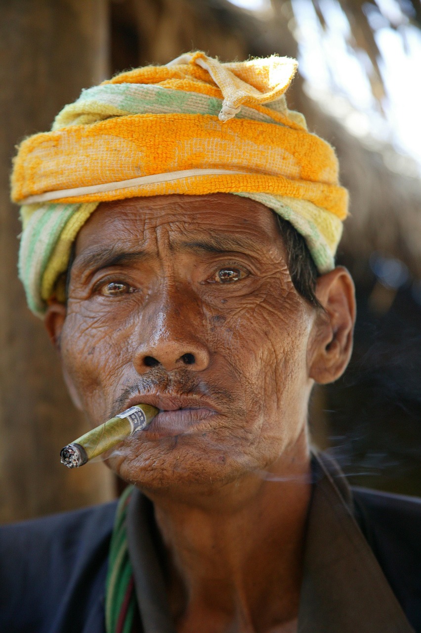 heritage tobacco photos Heritage Royal Blend Pipe Tobacco (Tin 50 g) Tembakau Pipa Cangklong |  Javan Cigars