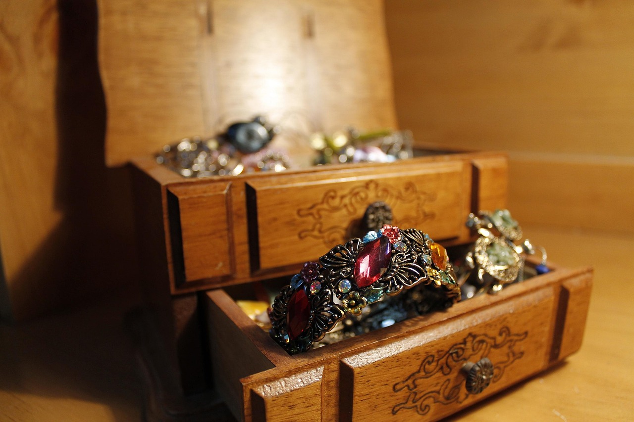 璀璨空间，尽在珠宝展柜盛宴